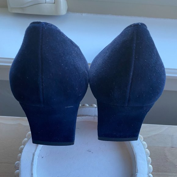Salvatore Ferragamo Boutique Dark Blue Suede Pump - Picture 8 of 8